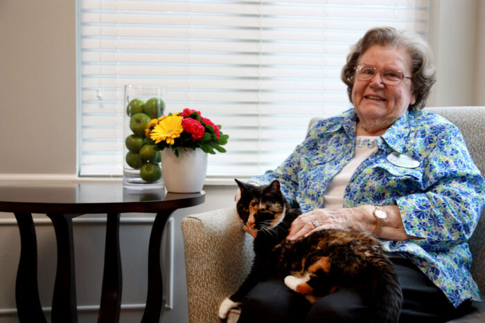 independence village resident with her cat