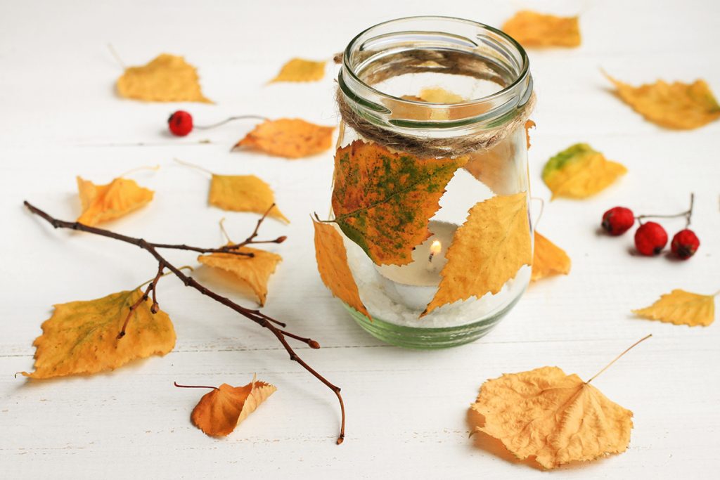 a fall craft idea that uses a decorated mason jar and a candle