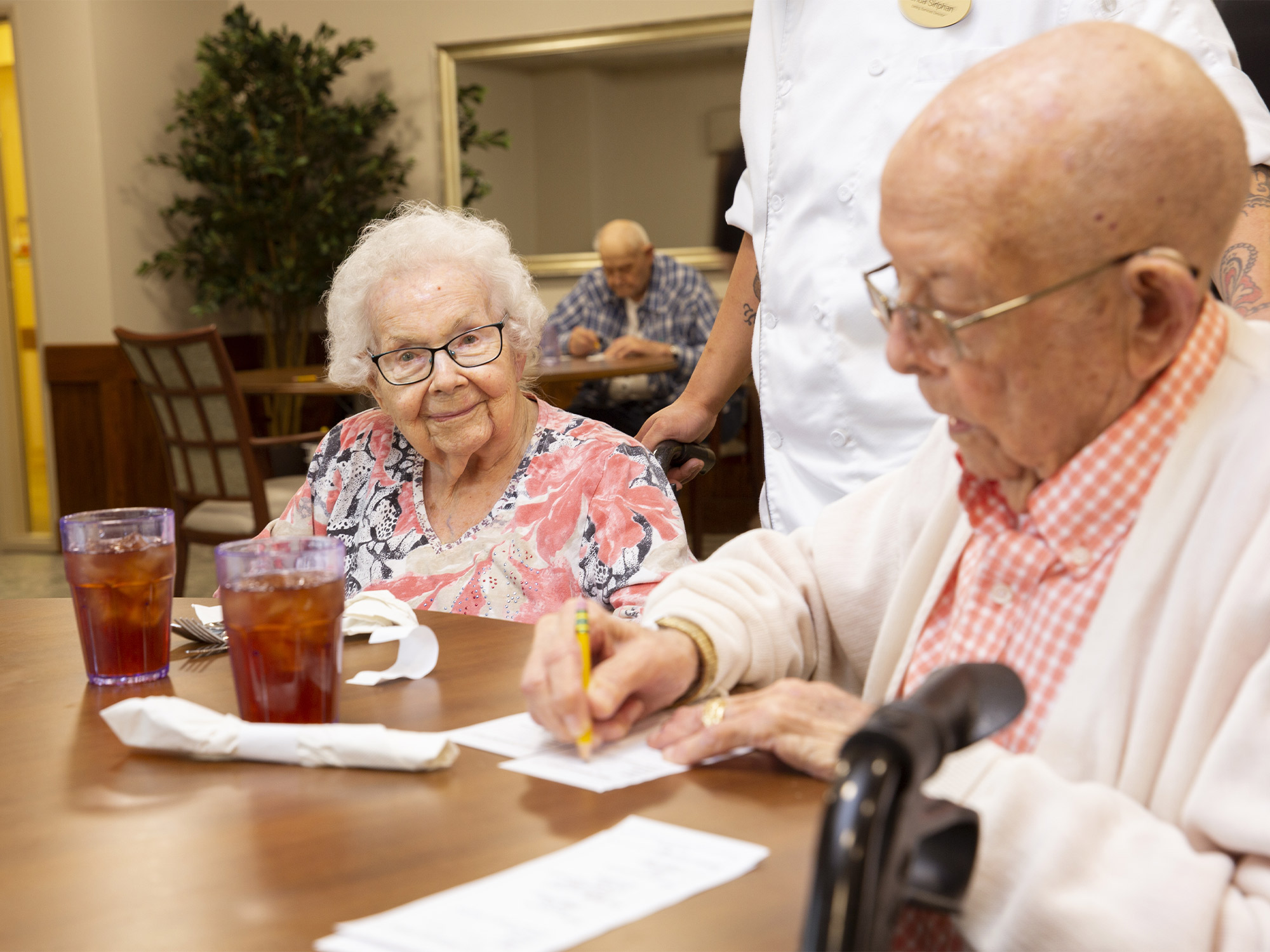 Independence Village of Ankeny residents in the dining room