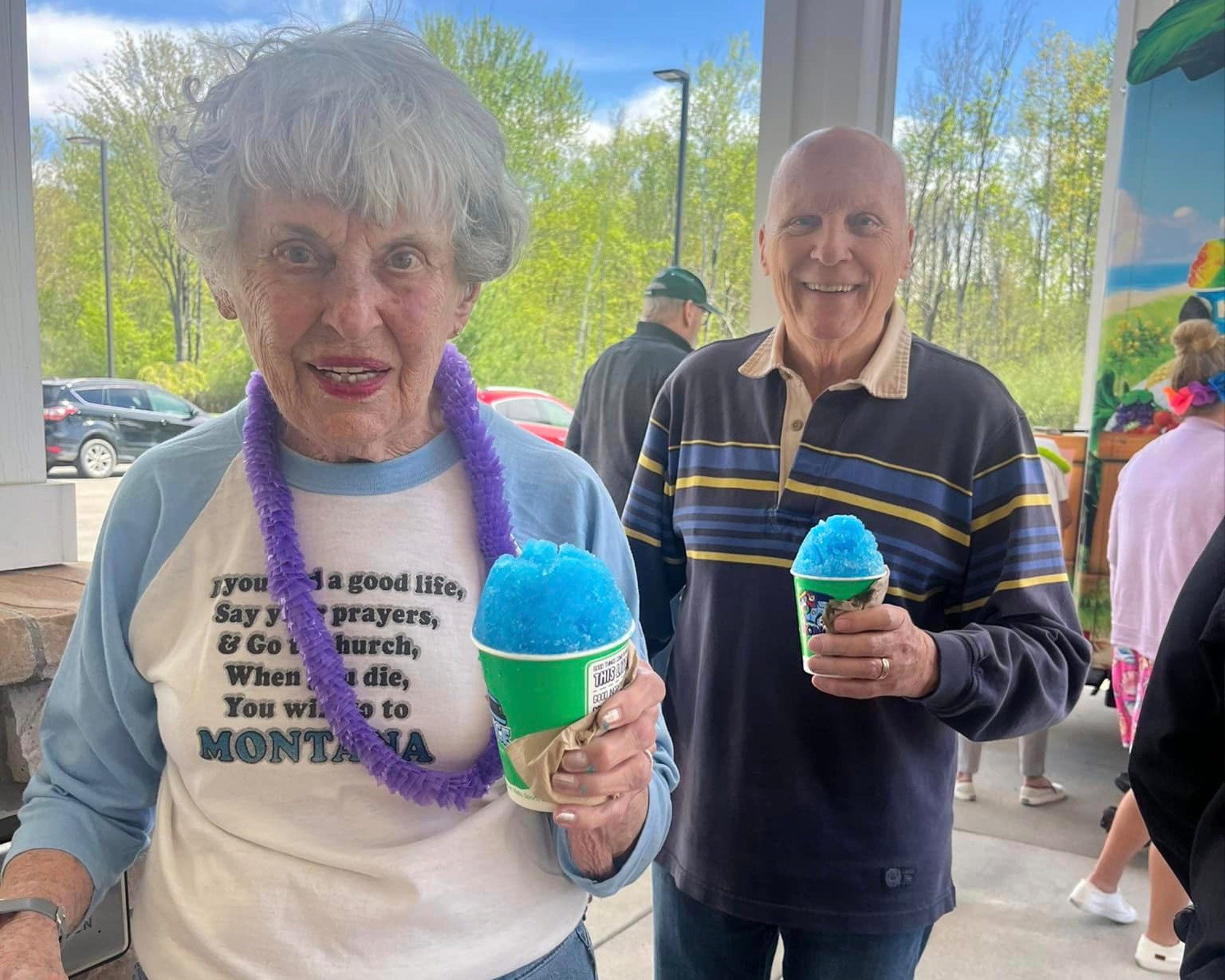 Leisure Living Candlestone residents with snow cones