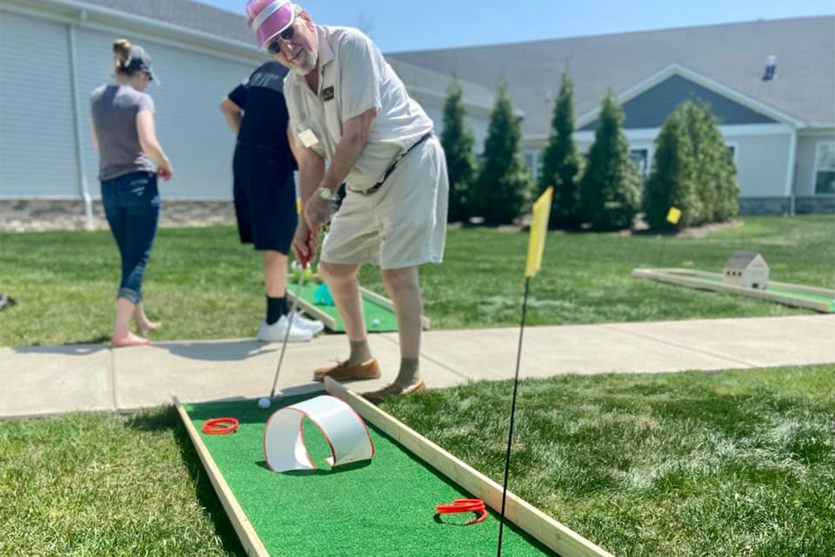 StoryPoint resident playing putt putt