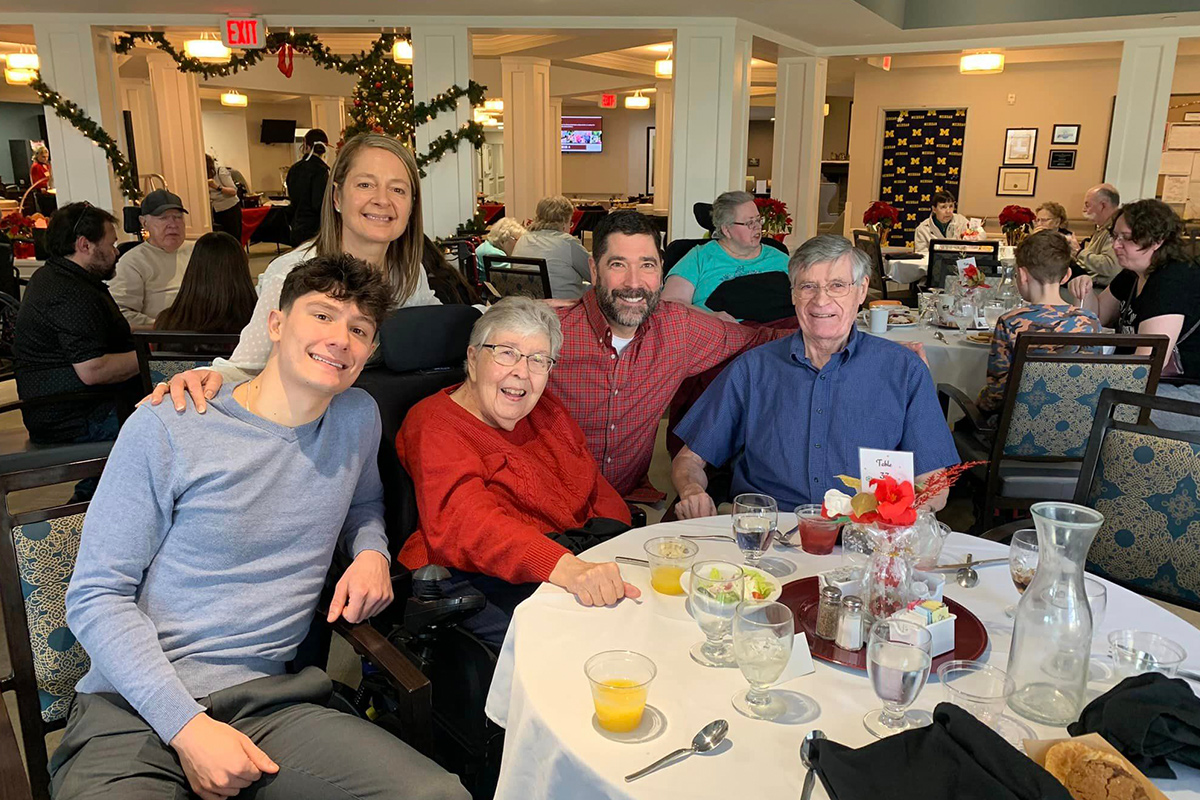 StoryPoint Resident with family at dinner